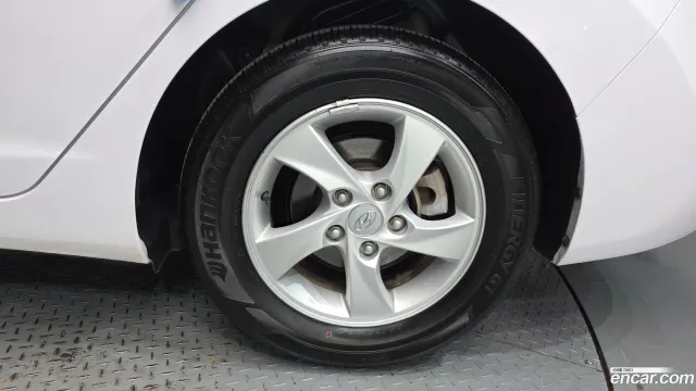 Hyundai Elantra (Avante)