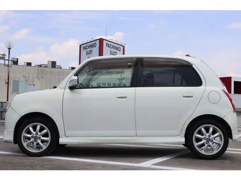 Daihatsu Mira Gino