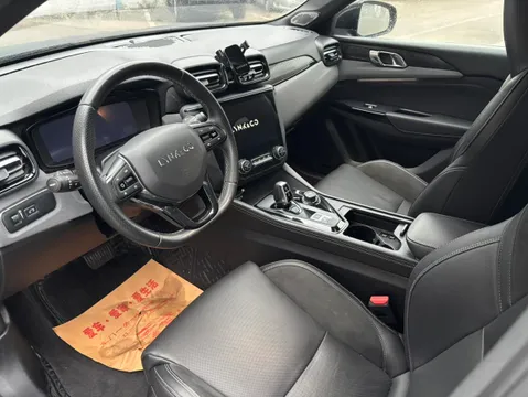 Lynk & Co 03