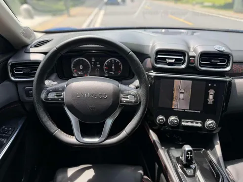 Lynk & Co 02