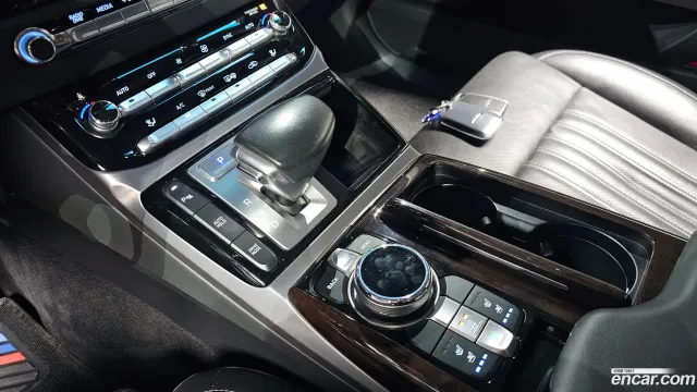 Genesis G90 (EQ900)