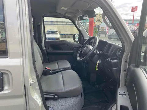 Nissan Clipper Van