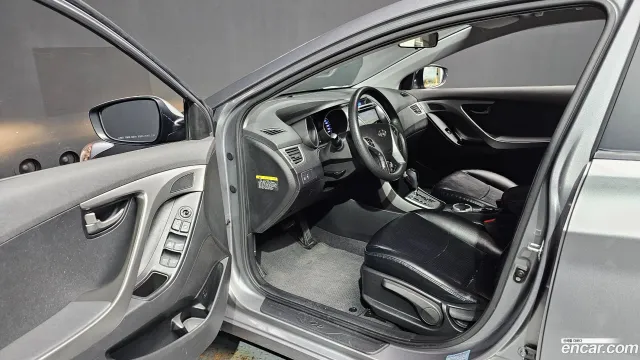 Hyundai Elantra (Avante)