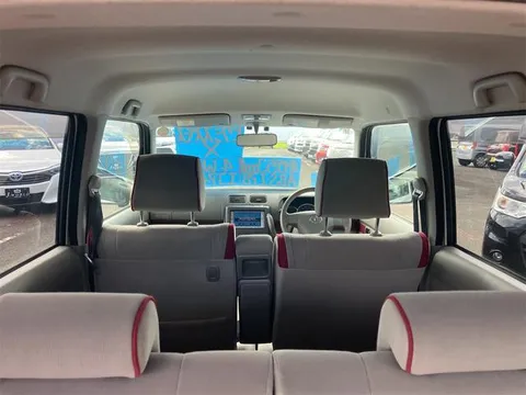 Toyota Pixis Space