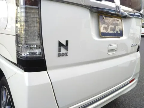 Honda N-BOX Custom