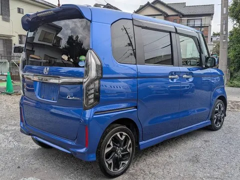 Honda N-BOX Custom