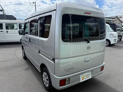 Nissan Clipper Van