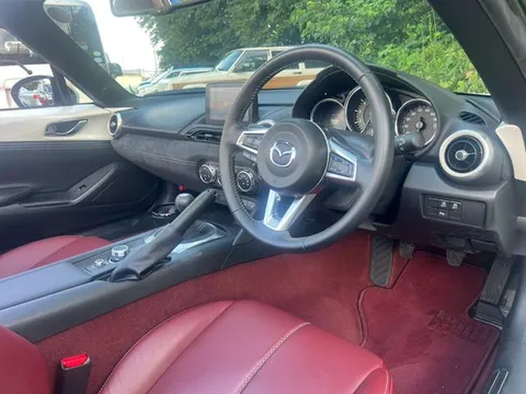 Mazda MX-5 (Roadster)