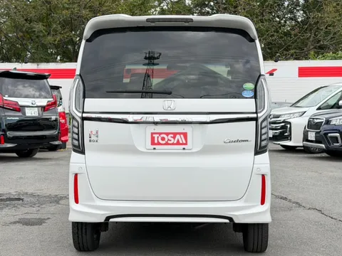 Honda N-BOX Custom