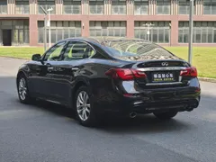 Infiniti Q70