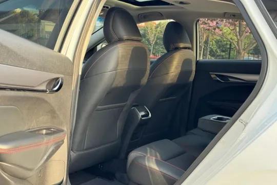 Geely Binray