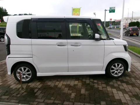 Honda N-BOX Custom