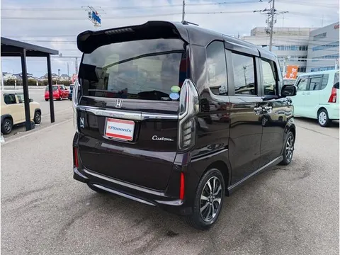 Honda N-BOX Custom