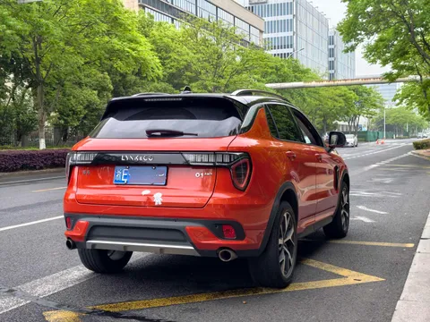 Lynk & Co 01