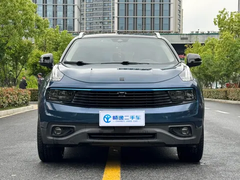 Lynk & Co 01