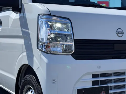 Nissan Clipper Van