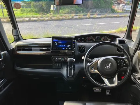 Honda N-BOX Custom