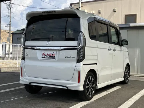 Honda N-BOX Custom