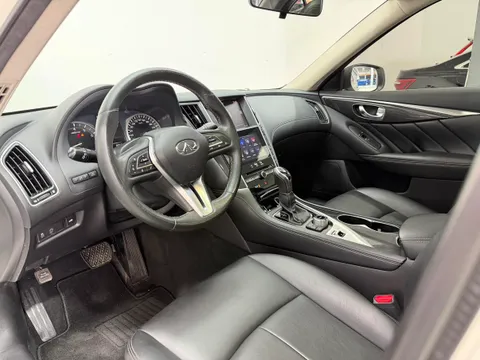 Infiniti Q50L