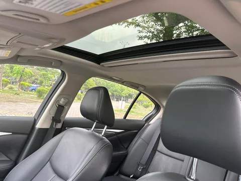 Infiniti Q50L