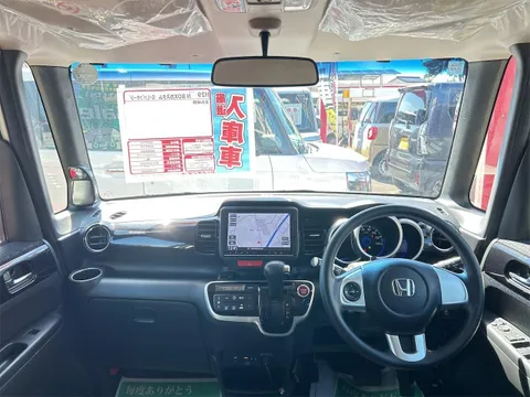 Honda N-BOX Custom