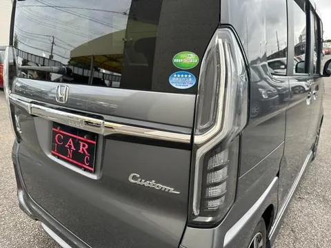 Honda N-BOX Custom
