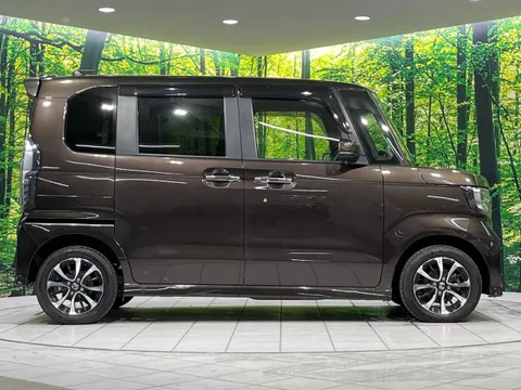 Honda N-BOX Custom