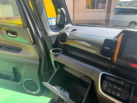Honda N-BOX Slash