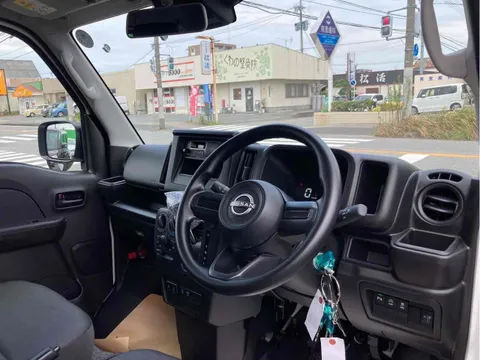 Nissan Clipper Van