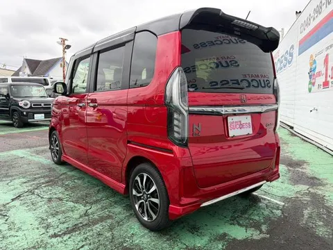 Honda N-BOX Custom
