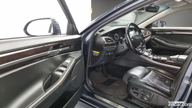 Genesis G90 (EQ900)