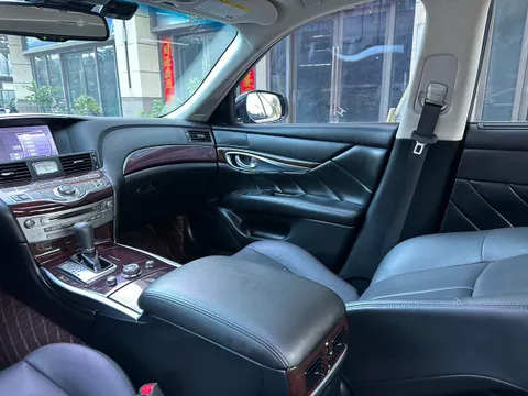 Infiniti Q70
