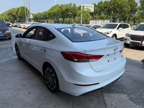 Hyundai Elantra (Avante)