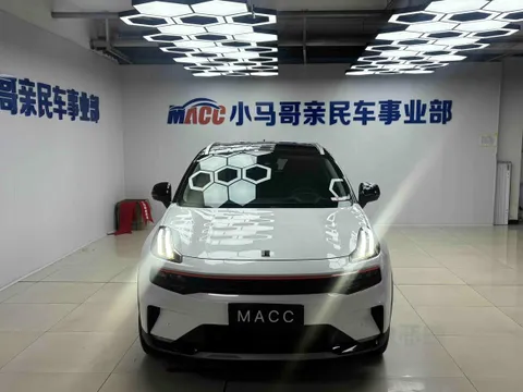Lynk & Co 06