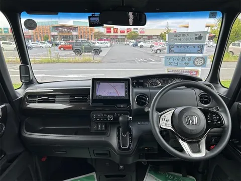 Honda N-BOX Custom