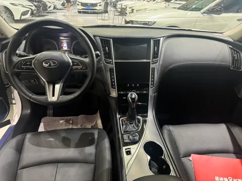 Infiniti Q50L