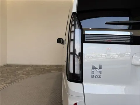 Honda N-BOX Custom