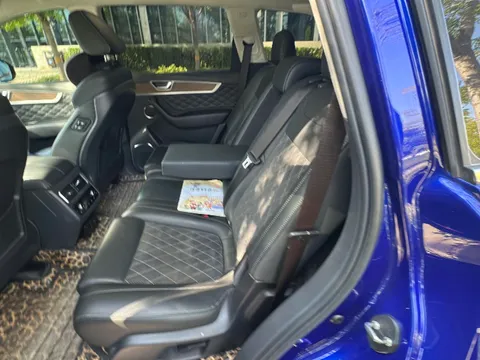 Hongqi HS7