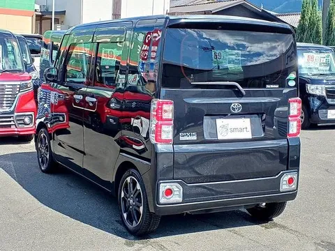 Toyota Pixis Mega