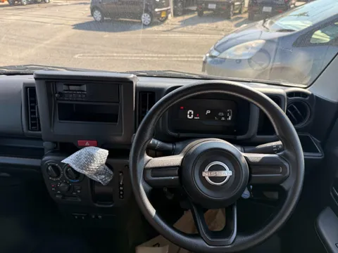 Nissan Clipper Van