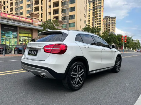 Mercedes-Benz Mercedes-Benz GLA