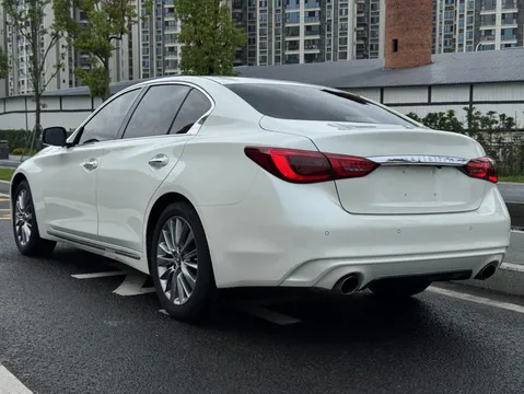 Infiniti Q50L