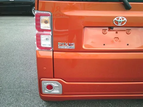 Toyota Pixis Mega