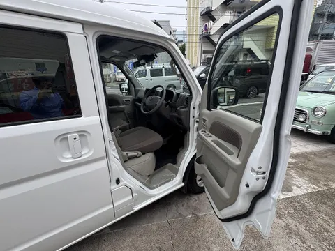 Nissan Clipper Van
