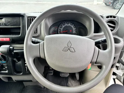 Mitsubishi Minicab Van