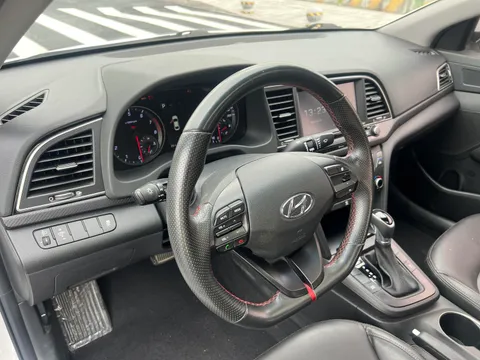 Hyundai Elantra (Avante)