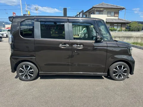 Honda N-BOX Custom