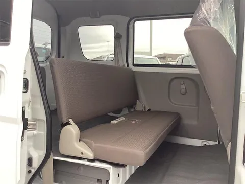 Nissan Clipper Van