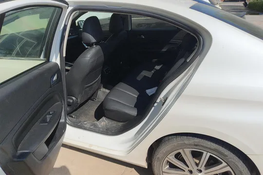 Peugeot 408