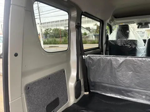Nissan Clipper Van